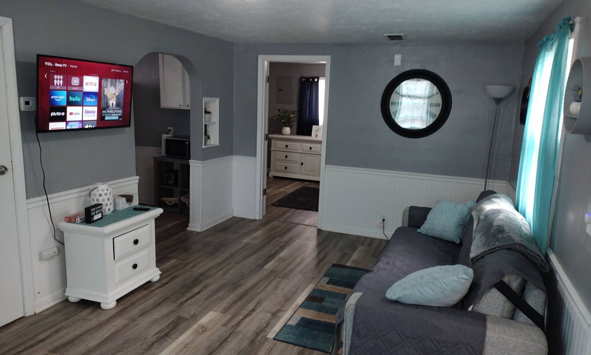 Terre Haute House | 1 bed1 bath house, less than 1mile to Union Hospital