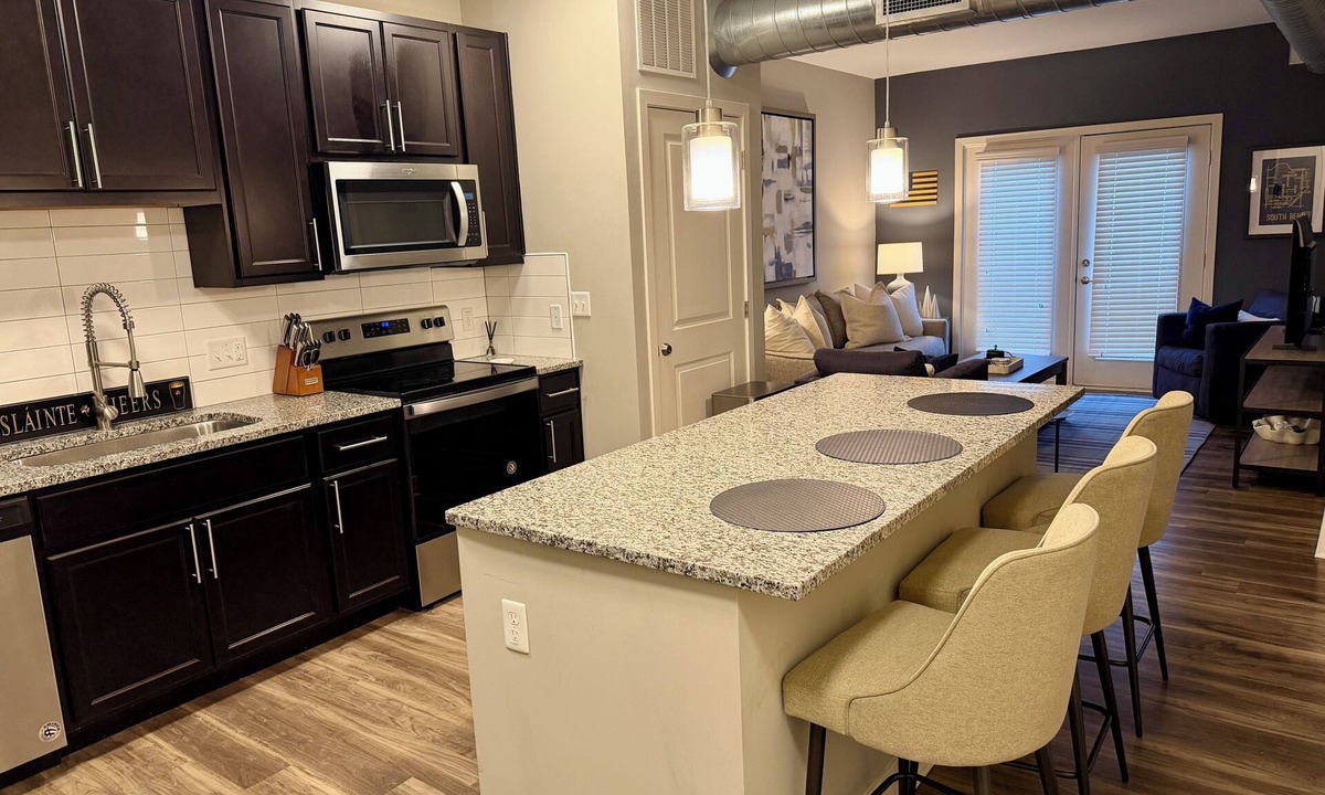 Northeast South Bend Apartment | 1-bedroom apt with Sofa Bed in South Bend, walk to Football stadium sleeps 5