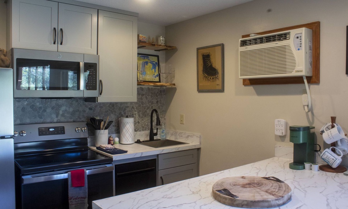 Mancelona Condo | 1 bedroom sleeps 4. On the Schuss golf course. close to Torch Lake and others.