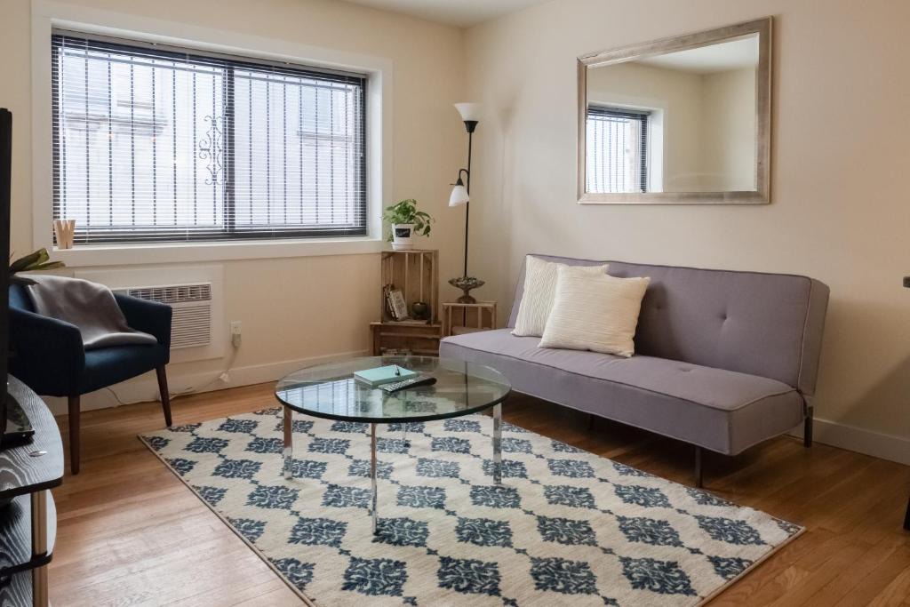 Lower East Side Apartment | 1 BR Apt Near Marquette University