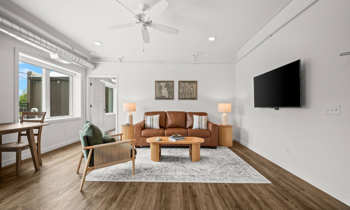 Bridgman Hotel | 1 BR King Suite - Freshwater Inn - Bridgman, MI