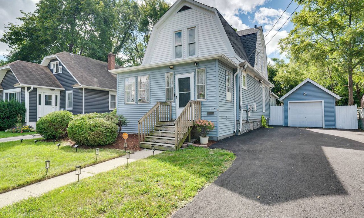 Elgin House | 1 Mi to Dtwn Elgin: Dutch Colonial w/Lovely Patio