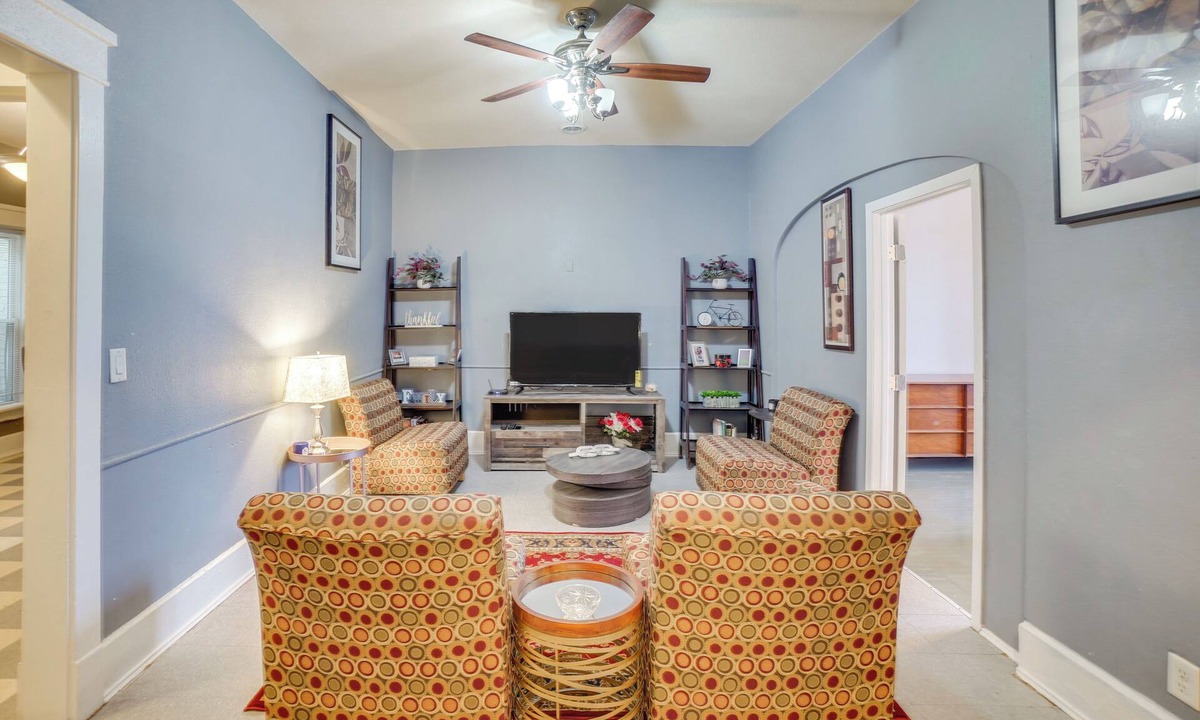 Racine Apartment | 1 Mi to Lake Michigan! Urban Racine Apartment
