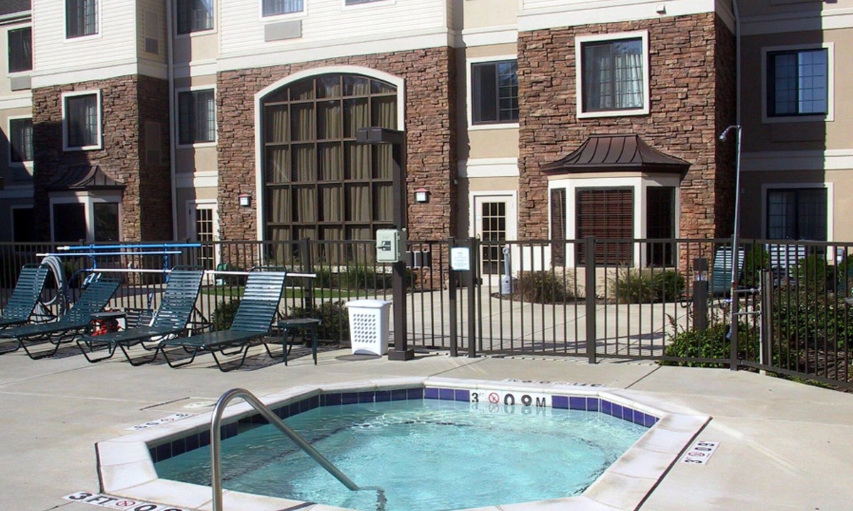 East Paris Condo | 2 Bedroom | Seasonal Outdoor Pool + Hot Tub