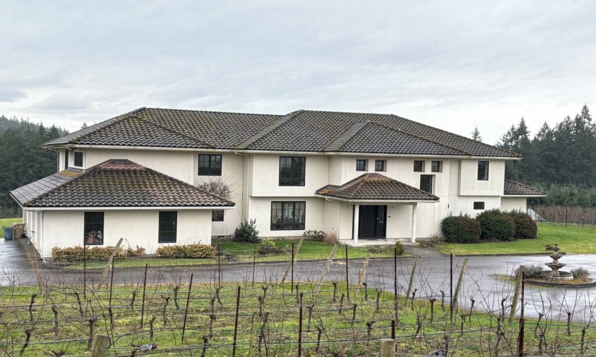 Stafford - Tualatin Valley House | 20 acre private winery estate - 9250 square foot house with 5 bedroom suites