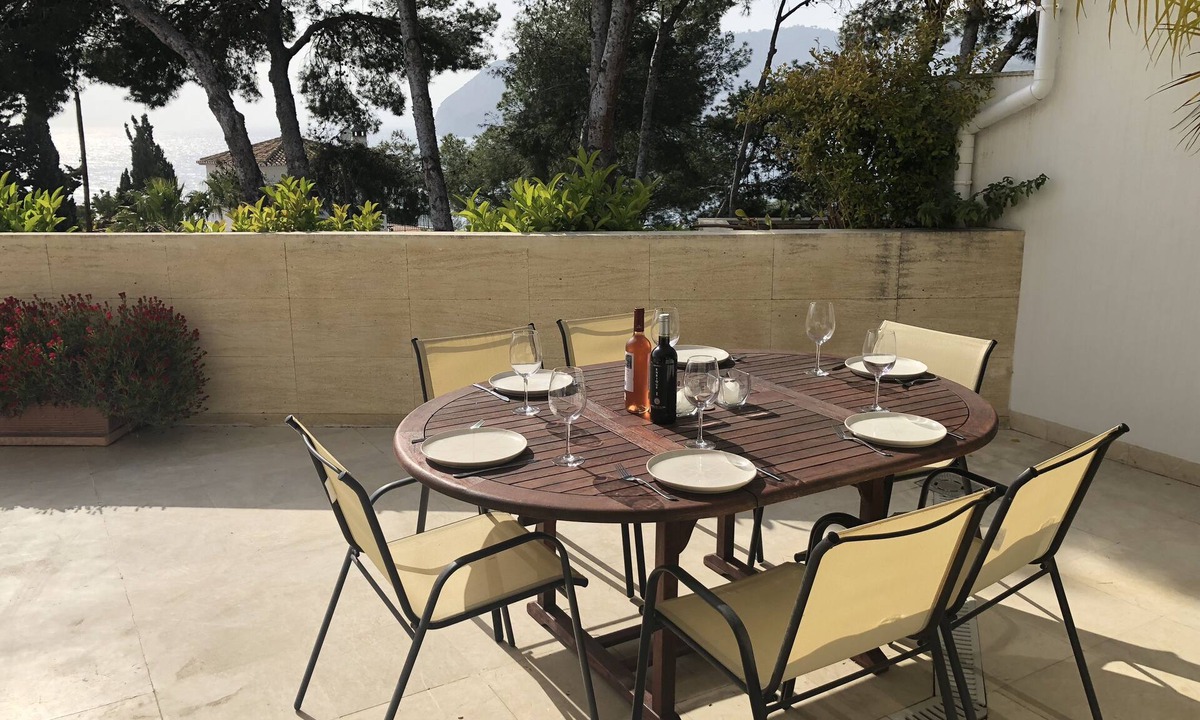 Almunecar Apartment | 3 bed apt, superb location, sea views, big terrace, beach/bars 7 mins walk!