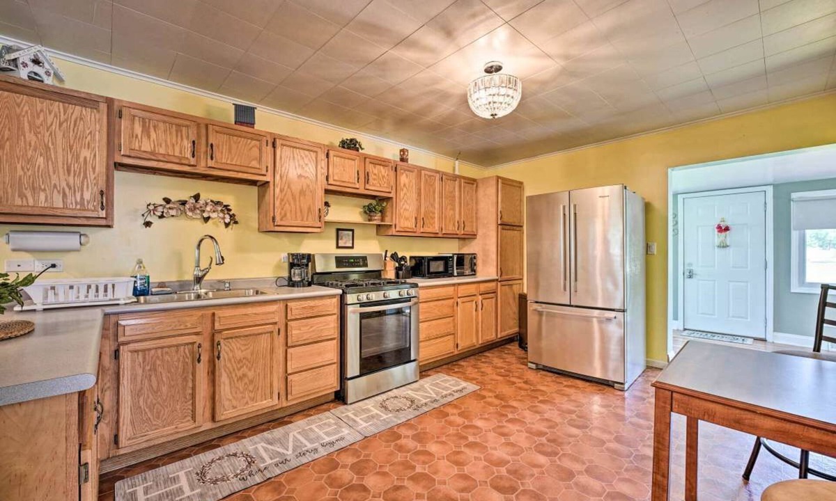 Sawyer House | 3 Bed Home Close to downtown Sawyer & Warren Dunes