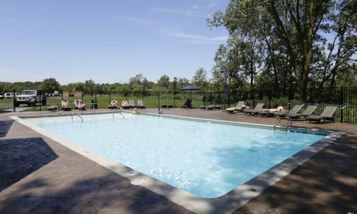 Grandville Apartment | 3 bedroom, 2 bath apartment. In Castle! With pool! Close to GR and lakeshore