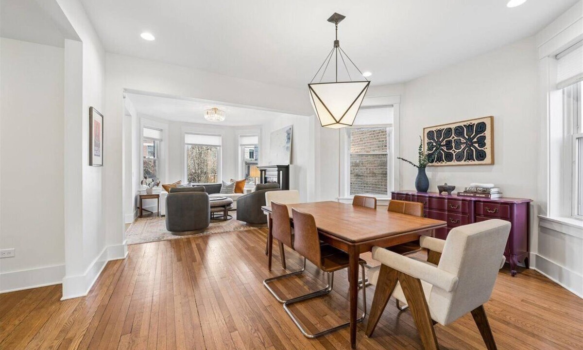 Ravenswood House | 3-bedroom designer house in Chicago with space to relax