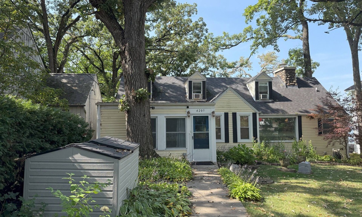 Solon Mills House | 5-bedroom Lakefront Getaway on Private Wonder Lake – Sleeps 8