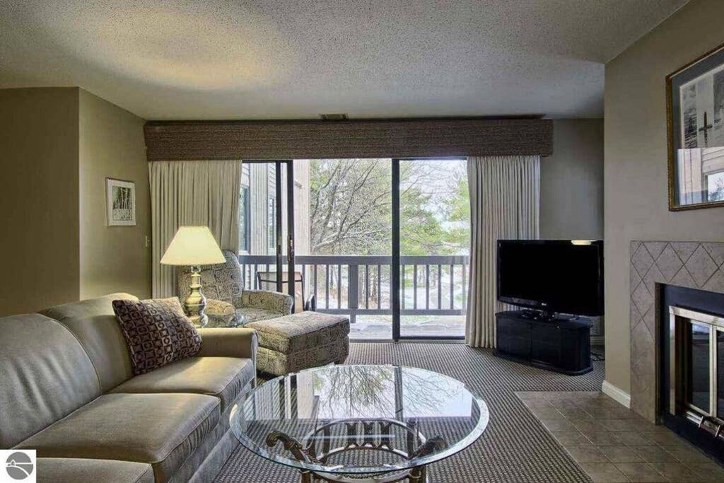 Acme Apartment | 5564 · Grand Traverse Resort Area Condo - KING BED!!!
