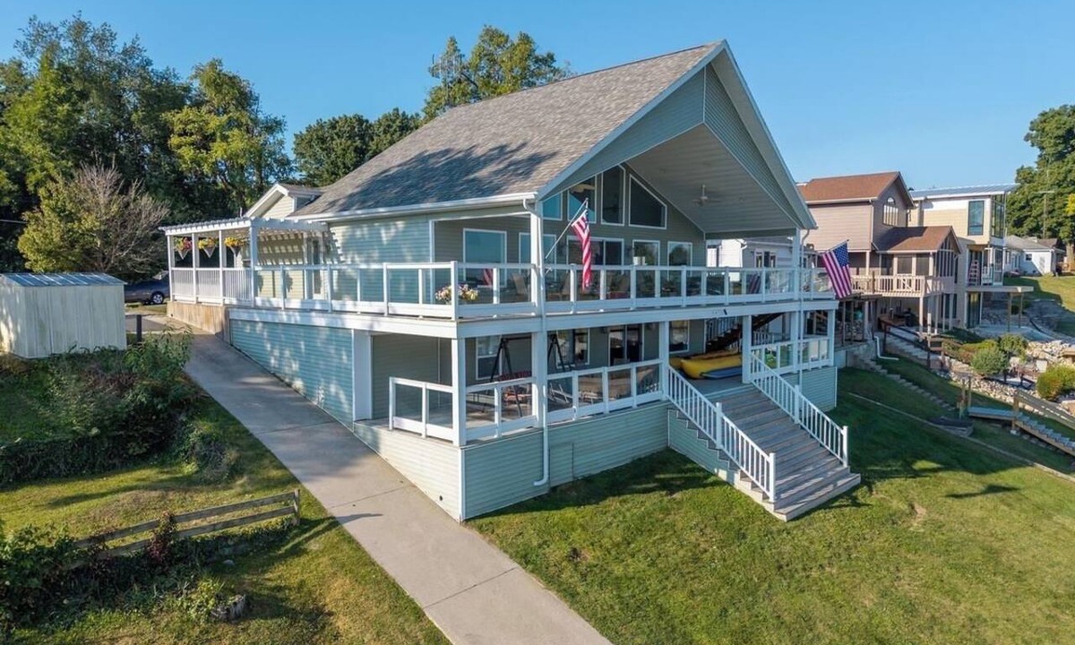 Lake James House | 5BR lakefront retreat on Jimmerson—sleeps 12, 3 baths. Bring or rent a boat!
