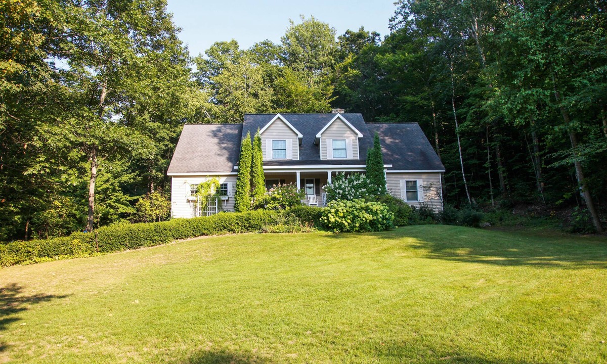 Lake Leelanau House | 6 bed/5.5 ba wooded setting, Lake Leelanau, Game room, Air, Dog ok, Hot Tub