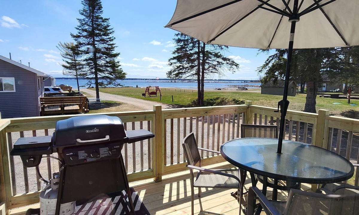 Gladstone Cottage | #7 2bed 1bath LAKE MI Fishing Cabin WiFi AC Deck Firepit Kayaks Paddle Boat Dock