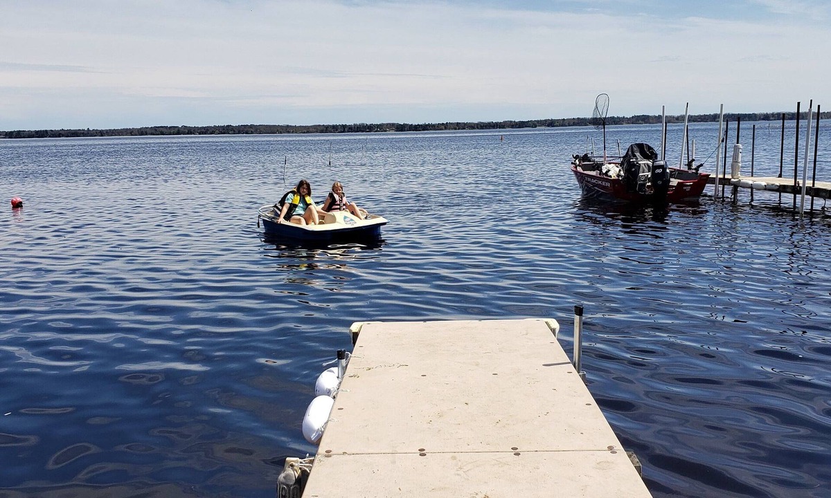 Gladstone Cottage | #9 2bed 1bath LAKE MI Fishing Cabin WiFi AC Deck Firepit Kayak Paddle Boat Dock