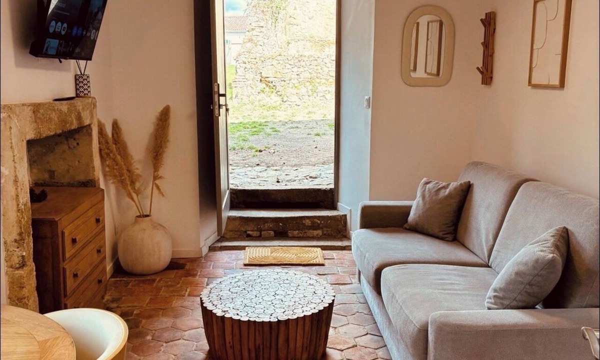 Mauleon Apartment | A quiet, authentic 1808 studio near Puy du Fou