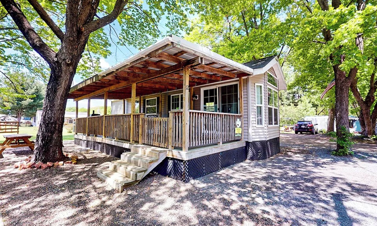Chippewa Falls RV Rental | Adorable bungalow in a family-friendly campground in Chippewa Falls, Wisconsin.