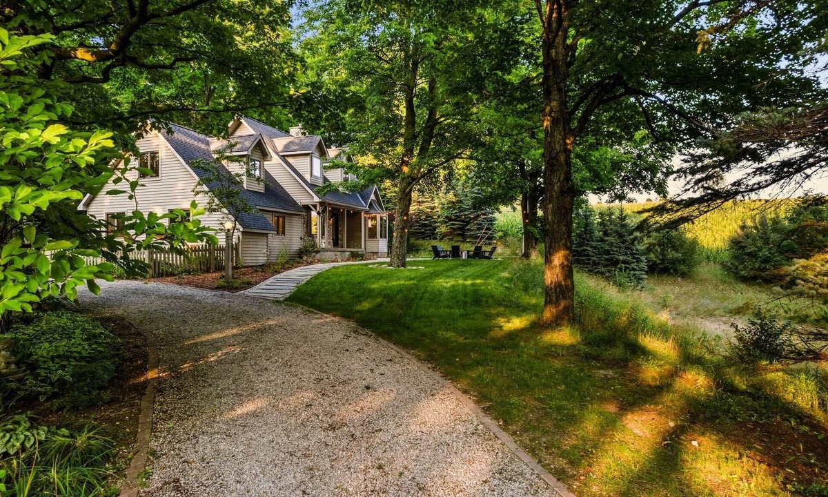 Traverse City House | Allium Hill House, Luxury vineyard estate, king suites, great for groups.