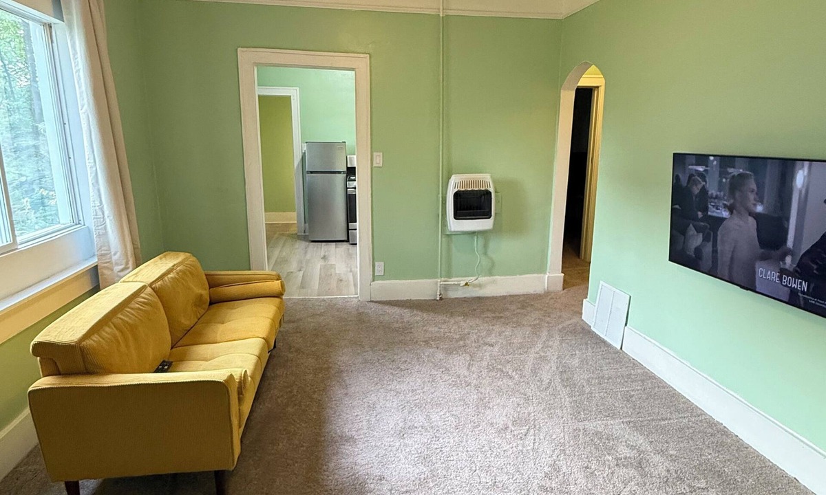 Detroit House | Alma’s Garden Inn – Grand Executive Suite 2BR King & Queen