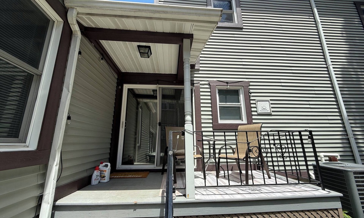 Valparaiso Apartment | Amazing apartment with Central A/C & Washer/Dryer in Downtown Valparaiso