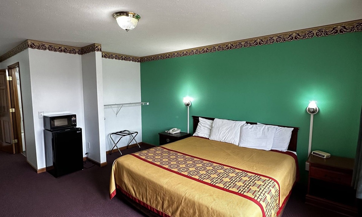 Attica Hotel | Attica Inn