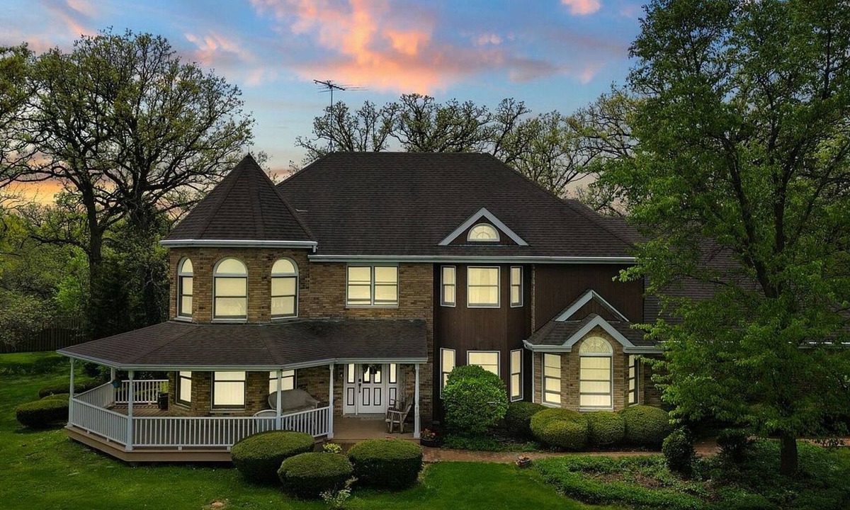 Frankfort House | Baker Hill, A Country Getaway for the Whole Family!