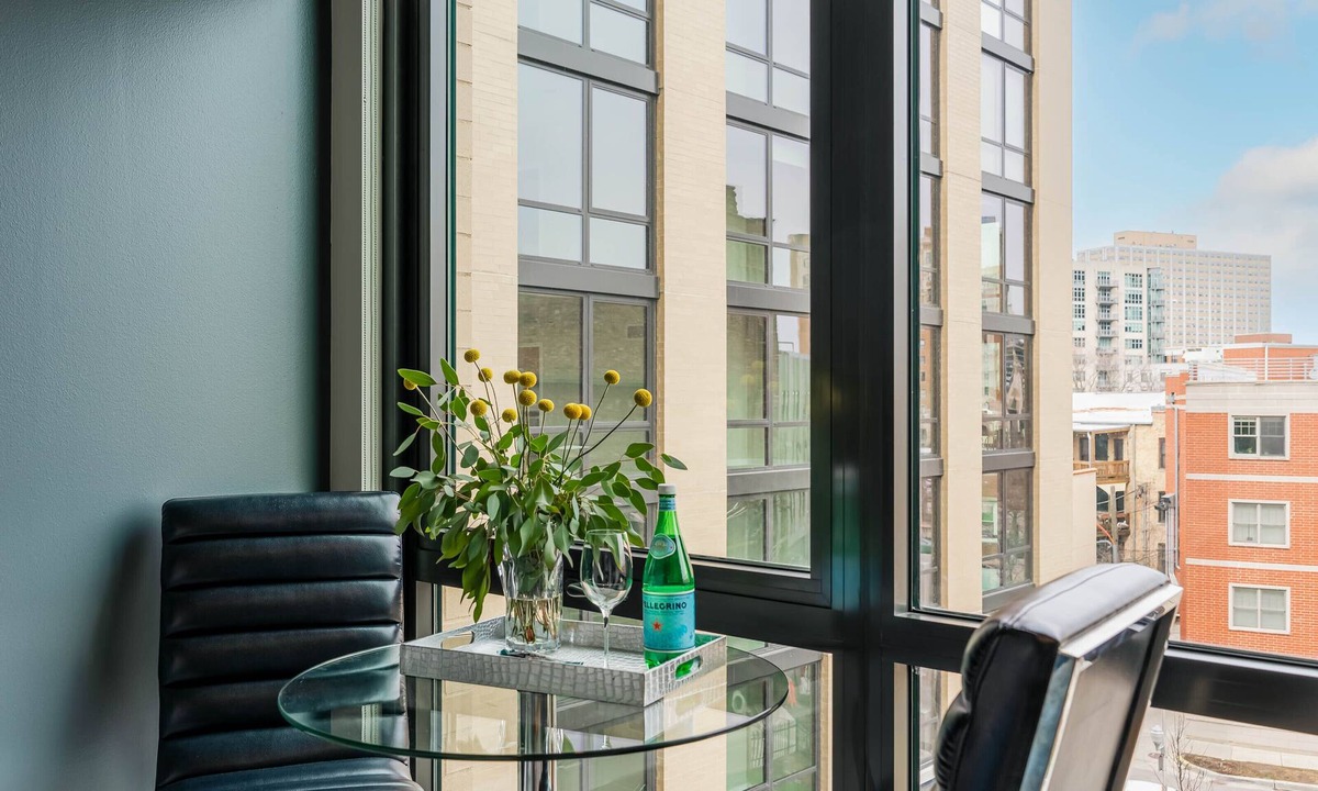 Uptown House | Barsala l Bright Studio with full kitchen