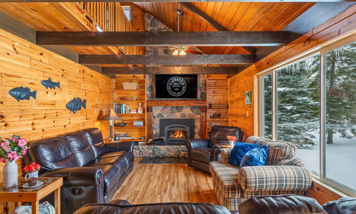 Elk Rapids House | Bass Bay Getaway | Lakefront Family Cottage