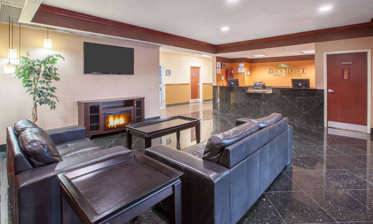 South Haven Hotel | Baymont by Wyndham South Haven