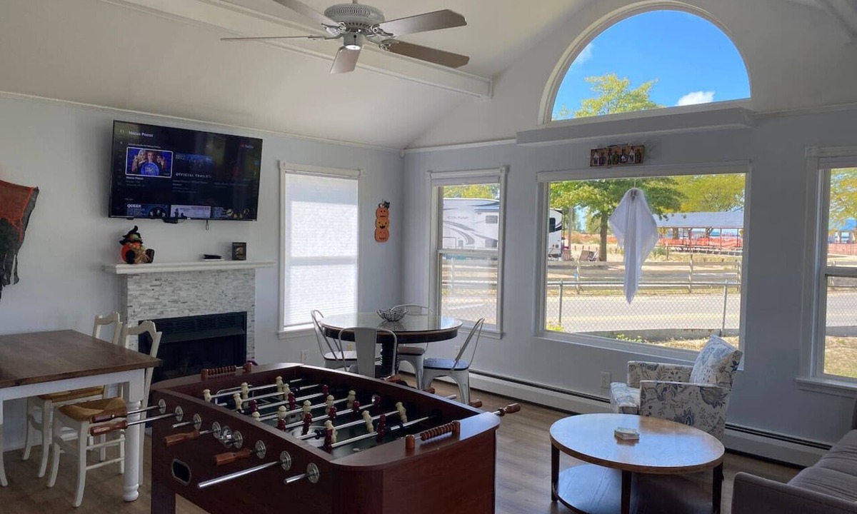 Caseville House | Beach House Walking Distance to Everything