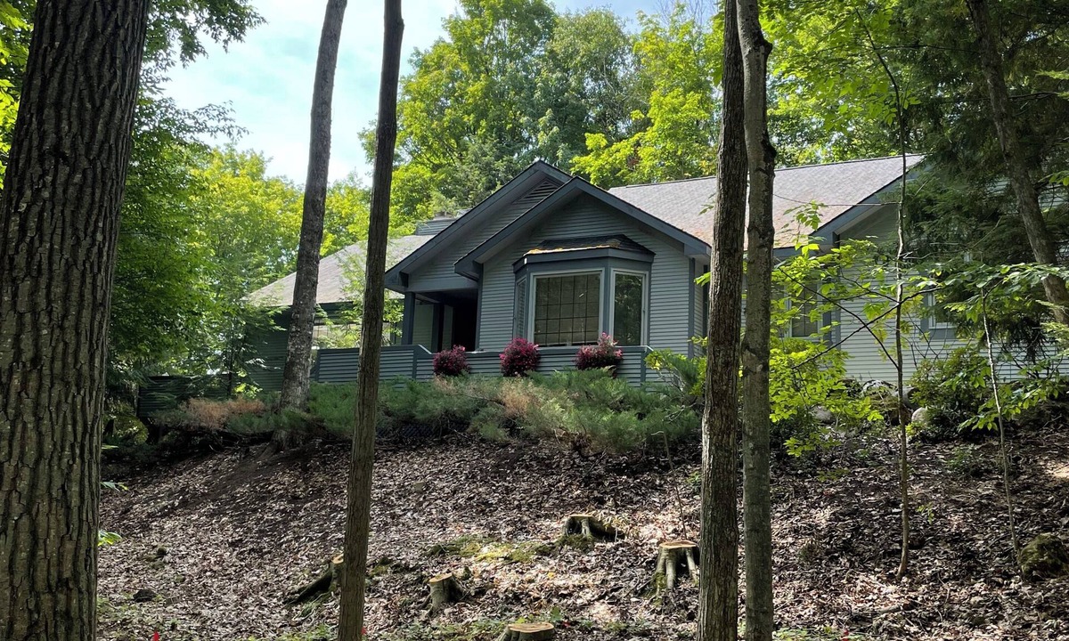 Birchwood Farms House | Beautiful Spacious Home in Birchwood Farms with optional Golf & Club privileges