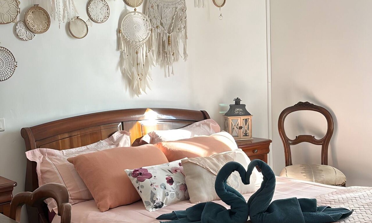 Folles Bed & Breakfast | Bed and Breakfast 'Chambre Henri À "La Parenthèse"' with Shared Garden and Wi-Fi