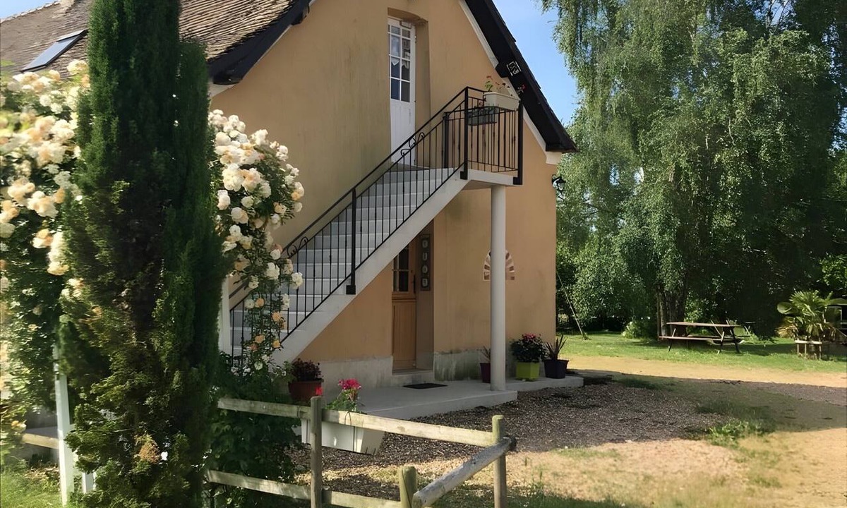 Courcemont Bed & Breakfast | Bed and Breakfast 'La Rivetière - Chambre Les Mésanges' with Shared Terrace, Shared Garden and Wi-Fi