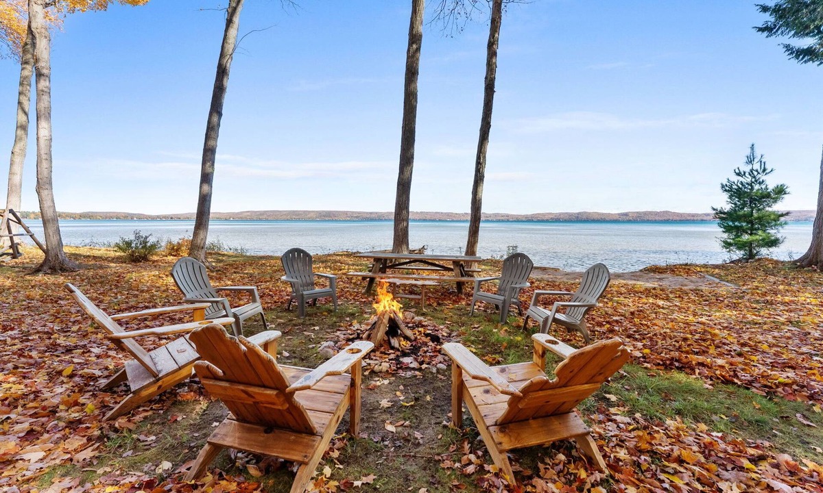 Glen Arbor House | Beech Tree Lodge on Glen Lake in Beautiful Northern Michigan - Minutes from the Sleeping Bear Dunes