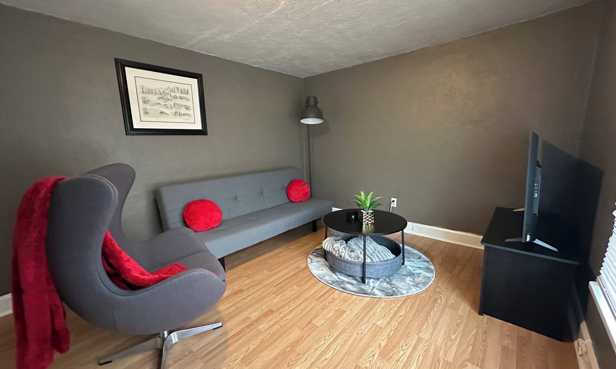 Muncie House | Benny B Charming 2 Bedroom house bunk/game room close to Ball State University