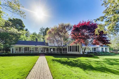 Three Oaks House | Berrywood Farmhouse