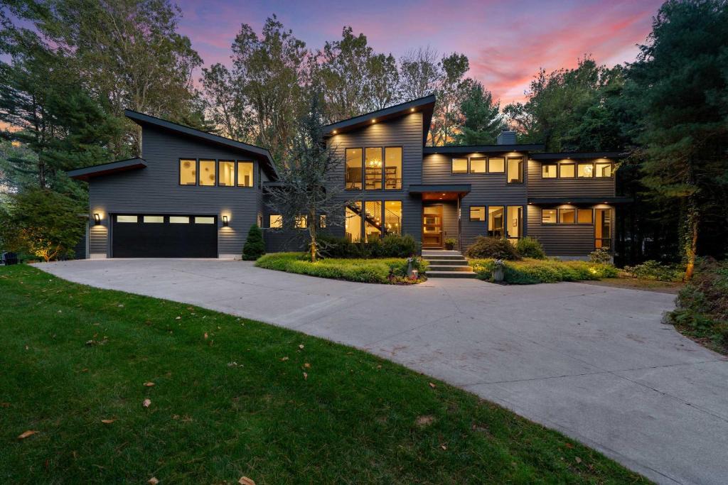 Saugatuck House | Blue Cedar-Family Friendly 5 Bedroom Home with Lake Access Hot Tub Pool Table and Private Gym