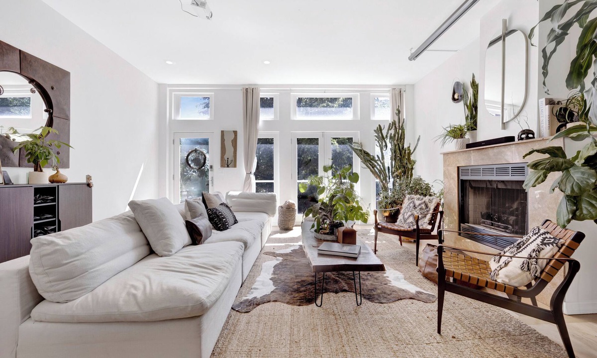 Wicker Park House | Bohome Reserve: Chicago Wicker Park Sauna Chef's Kitchen Outdoor Lounging