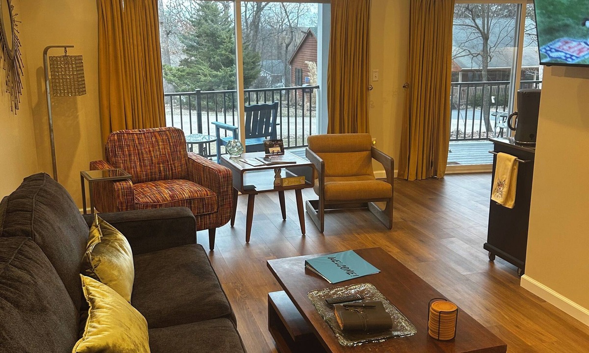 Como House | Brand New, Cozy 2-bdrm cottage with 2.5 baths & 3 beds Minutes from Lake Geneva