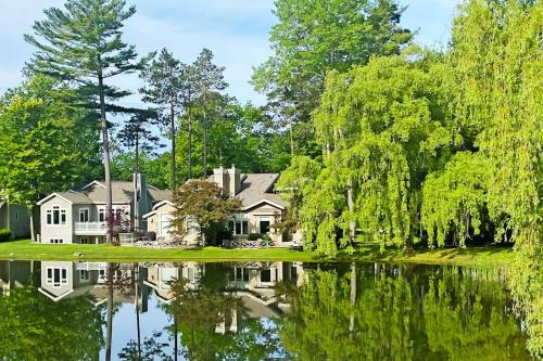 Glen Arbor House | Brook Hill Cottages 42