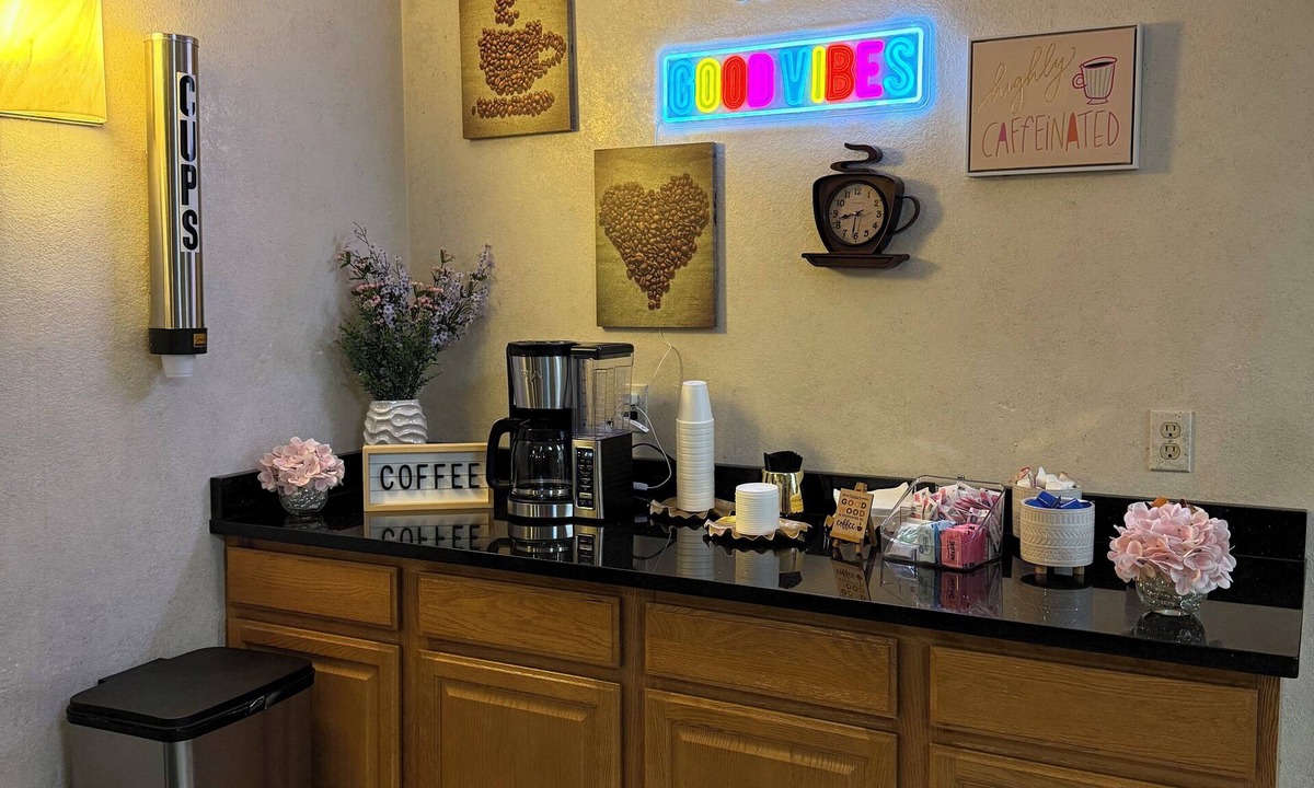 Escanaba Hotel | Budget Host Inn & Suites