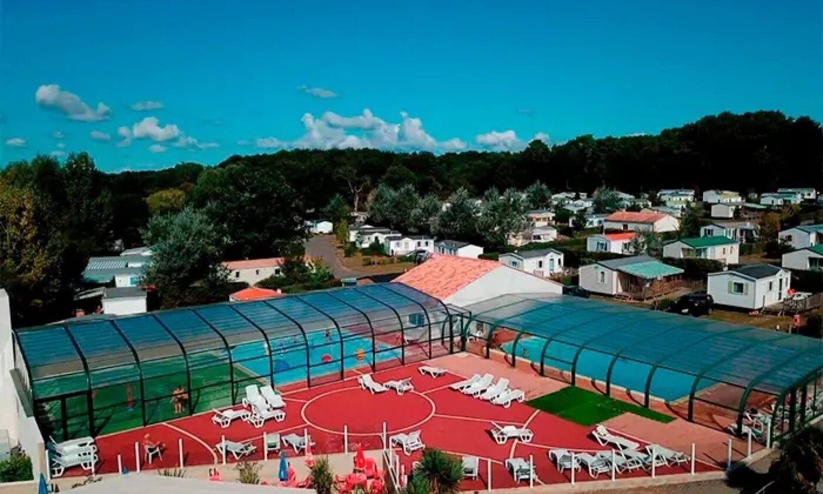 Saint-Christophe-du-Ligneron House | Camping 4 étoiles - Piscine - ccbg0ga