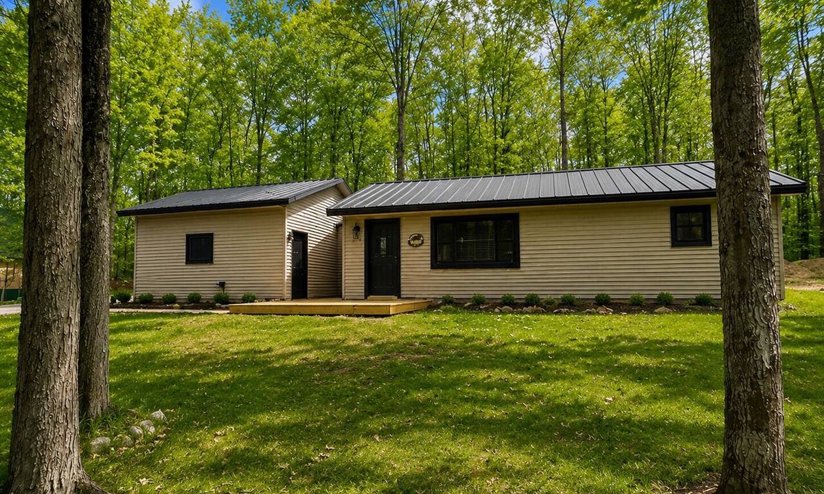 Lake Arrowhead Cabin | Cabin Fever! Outdoor Hot Tub Snowmobile Trails Ski SxS Trails Lakes