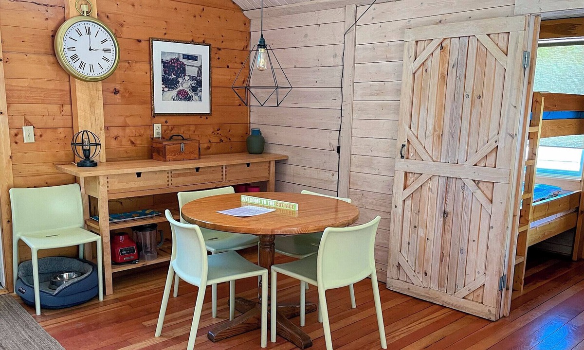 Lakeside House | Cafe Cottage - adorable cottage close to the lake