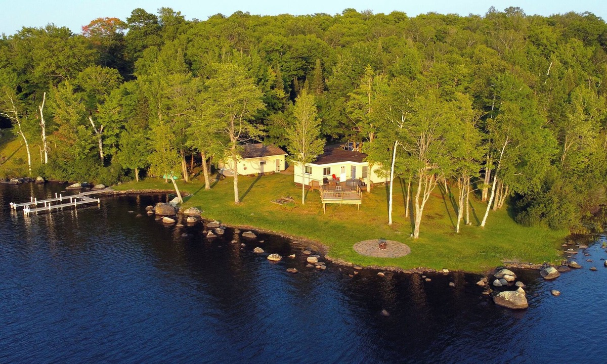 Michigamme House | Camp "Close Call" - 2-bedroom lakefront house on scenic Beaufort Lake