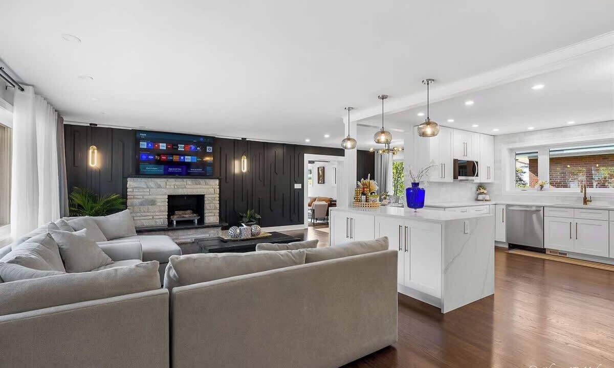 Skokie House | Casa 22 Luxury & Modern 3BD 2BA Home in Skokie