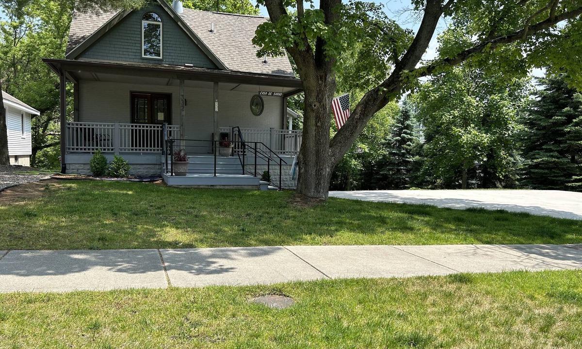 South Haven House | Casa de Sarno. Short Walk to Lake Michigan Beach. Dog Friendly.