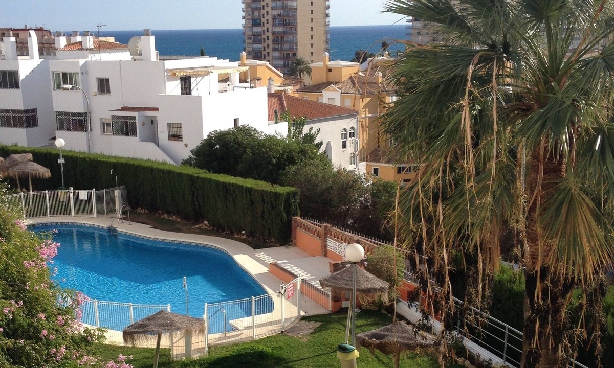 Benalmadena Costa House | Casa Juana 5 Min Walk to Playa Bil Bil, next to Parque Paloma in Benalmadena