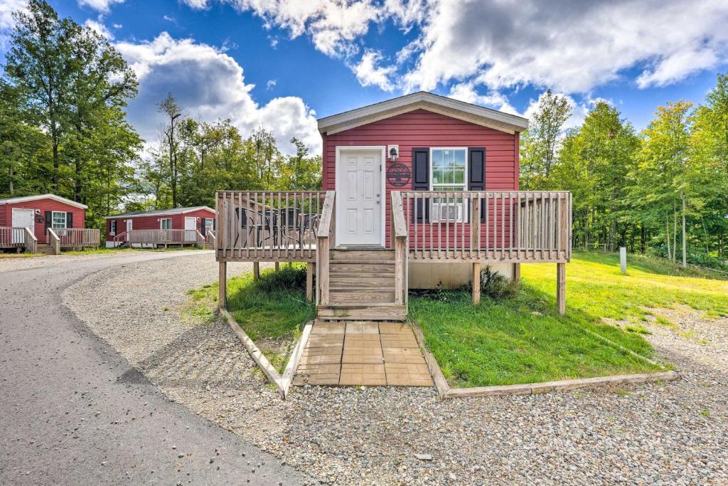 Cassopolis House | Cassopolis Cabin w/Lake & Fishing Access!