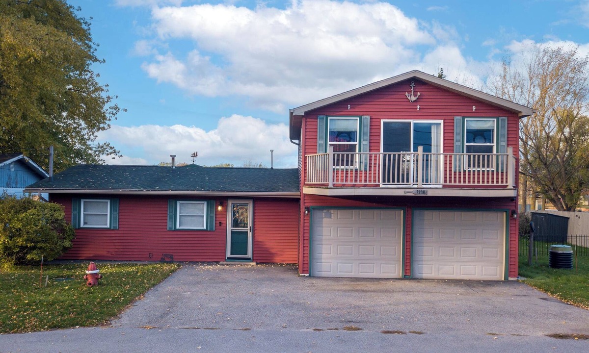 Standish Cabin | Catch on the Canal - Waterfront Getaway Near Casino, Dining & Entertainment